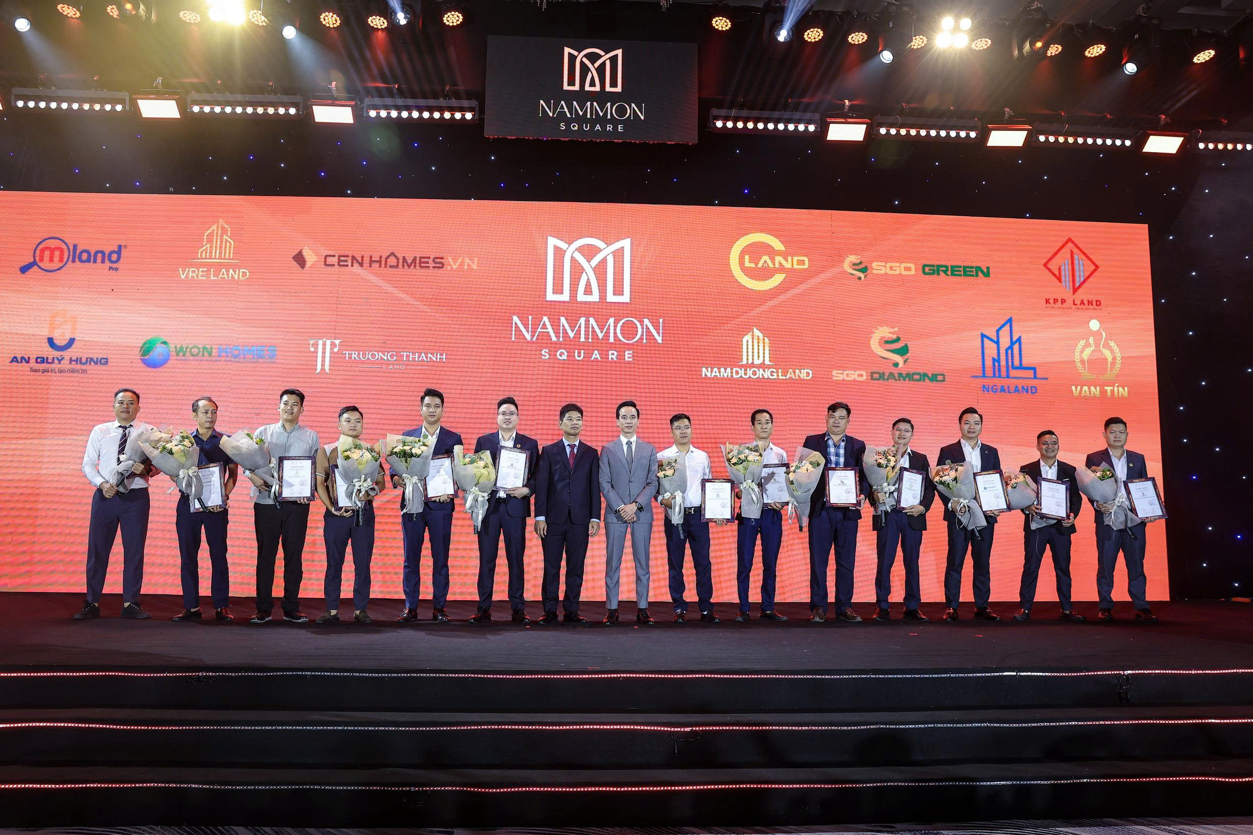 Lễ vinh danh 13 đại lý tiên phong tại sự kiện Kickoff dự án NamMon Square Thường Tín