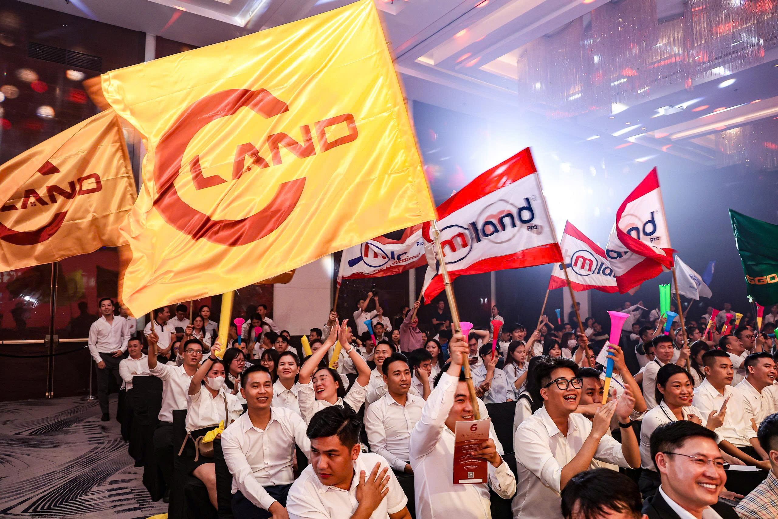 Chiến binh Master nhận giải đặc biệt tại sự kiện Kickoff NamMon Square – The Land of Master